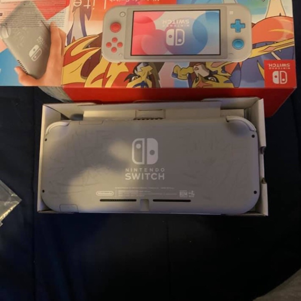 Nintendo Switch - Picture 3 of 8